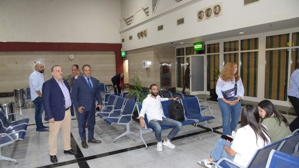 محافظ أسيوط يتابع مغادرة الرحلة الجوية المنتظمة إلى القاهرة ضمن جهود تعزيز الربط الجوي ودفع التنمية في الصعيد محافظ أسيوط يتابع مغادرة الرحلة الجوية المنتظمة إلى القاهرة ضمن جهود تعزيز الربط الجوي ودفع التنمية في الصعيد