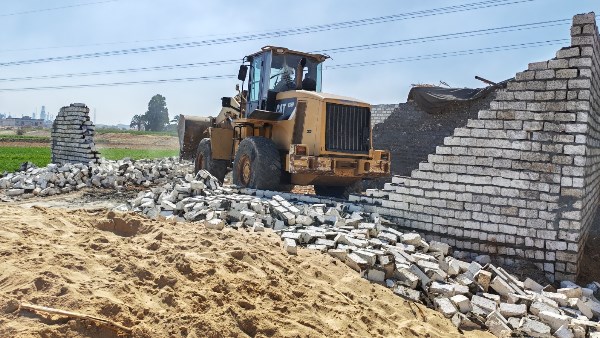 محافظ أسيوط: استرداد 200 فدان و3979 متر مربع خلال إزالة 27 حالة تعد