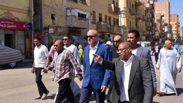 محافظ الأقصر يتفقد طريق خور المكسر ويوجه بسرعة إنهاء شبكات الصرف محافظ الأقصر يتفقد طريق خور المكسر ويوجه بسرعة إنهاء شبكات الصرف