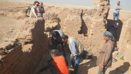 بعثة فرنسية تبدأ أعمال المسح الأثري والترميمات في منطقة الدير الأثرية بالوادي الجديد