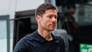 تشابي ألونسو يصف مواجهة ريال مدريد ويوفنتوس بـ”الكلاسيكية الأوروبية” ويشيد بمبابي وفينيسيوس
