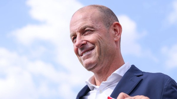 نجم الأهلي السابق يفتح النار على توروب ولاعبي الأحمر