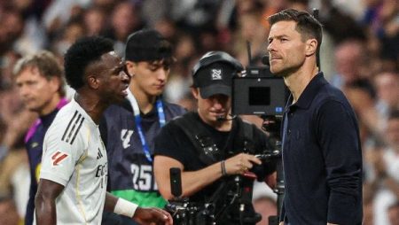 فينيسيوس يثير الجدل برحيله عن ريال مدريد بعد تبديله في الكلاسيكو