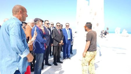 محافظ مطروح يتابع ختام مهرجان السمبوزيوم بالعلمين الجديدة