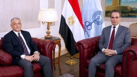 محافظ الإسماعيلية يلتقي برئيس الهيئة الوطنية للإعلام لتعزيز سبل التعاون المشترك
