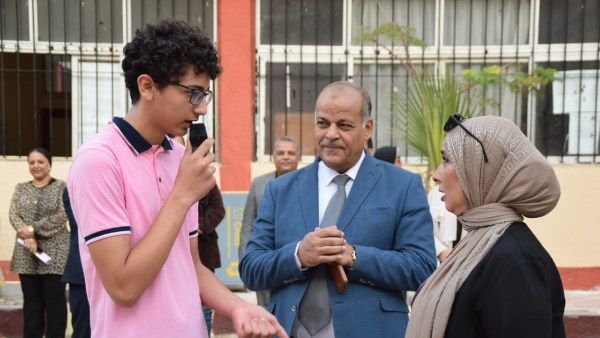 الغرباوي وقيادات التعليم يشهدون طابور بورسعيد الرسمية للغات