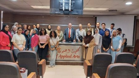دور المشروعات الصغيرة والمتوسطة فى تعميق فكر العمل الحر .. ندوة بفنون تطبيقية بنها