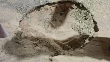 إصلاح هبوط أرضي مفاجئ بقرية العمار الكبرى في طوخ