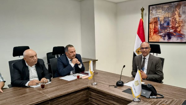 الإسكان تتابع موقف مشروعات الصرف الصحي المتكامل بالأقصر