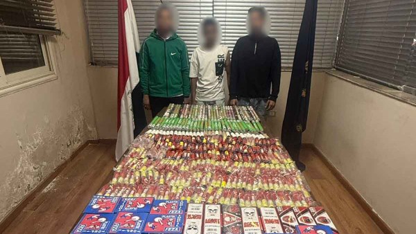 13 ألف صاروخ.. القبض على 3 عاطلين يروجون لبيع الألعاب النارية بالقاهرة