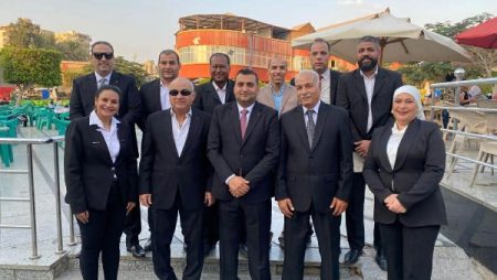 قائمة أحمد الأحمر تتقدم بأوراق الترشح لانتخابات نادي النصر