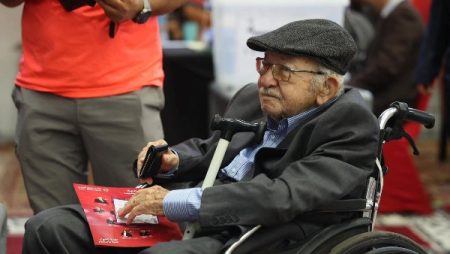 المستشار محمود فهمي يدلي بصوته في انتخابات النادي الأهلي.. صور