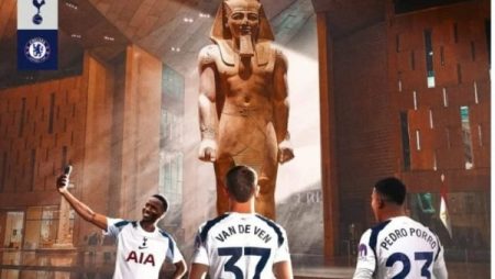 توتنهام يحتفل بافتتاح المتحف المصرى الكبير .. شاهد