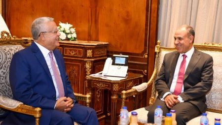 وزير الخارجية يبحث مع  رئيس النواب التنسيق لانتخابات البرلمان بالخارج