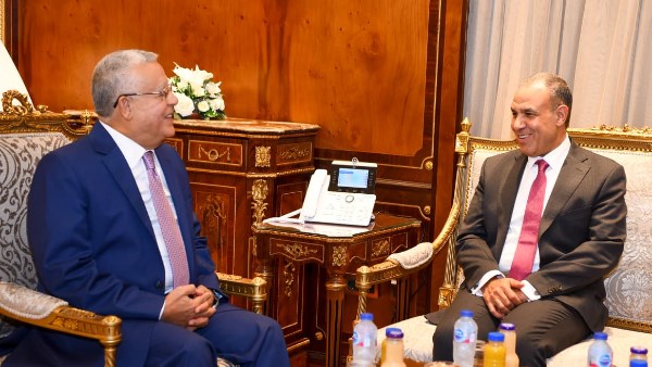 وزير الخارجية يبحث مع  رئيس النواب التنسيق لانتخابات البرلمان بالخارج