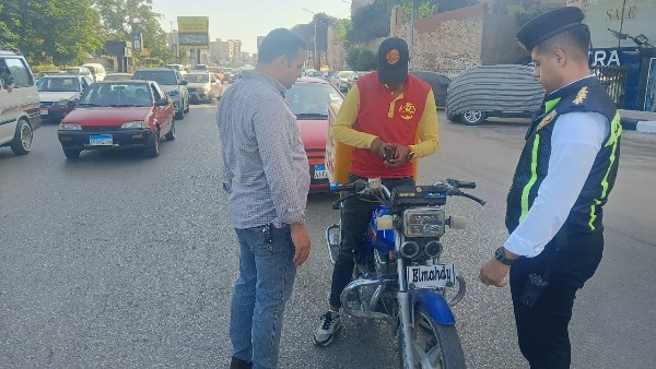 الدقهلية .. حملة مشتركة للكشف عن تعاطي المواد المخدرة والمخالفات المرورية بشارع المشاية بالمنصورة