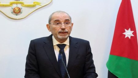 الأردن وقطر تحثان على الالتزام بوقف إطلاق النار وإدخال المساعدات إلى غزة