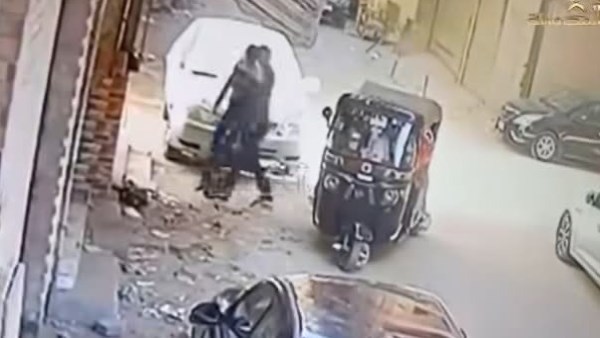 ساعداه في نقل الطفلين.. التحقيق مع صديق المتهم  وسائق التوك توك في جريمة الهرم