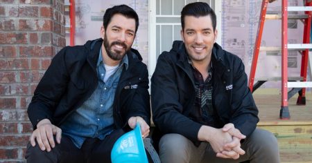 جوناثان ودرو سكوت يثيران العرض الجديد “Property Brothers: Under Pressure” بعد تغيير HGTV (حصريًا)