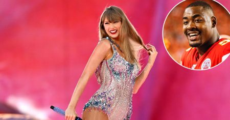 رد فعل تايلور سويفت على غناء كريس جونز من كانساس سيتي تشيفز لأغنية “Fate of Ophelia” في المؤتمر الصحفي