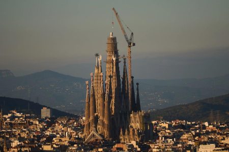 صور جديدة لكنيسة Sagrada Familia الشهيرة، والتي أصبحت الآن أطول كنيسة في العالم