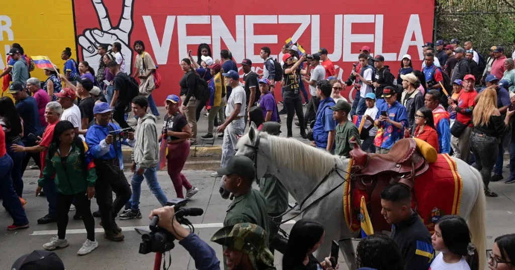 ترمب يتوعد بعمليات برية ضد “مهربي المخدرات” في فنزويلا.. ومادورو: مستعدون للدفاع عن بلادنا