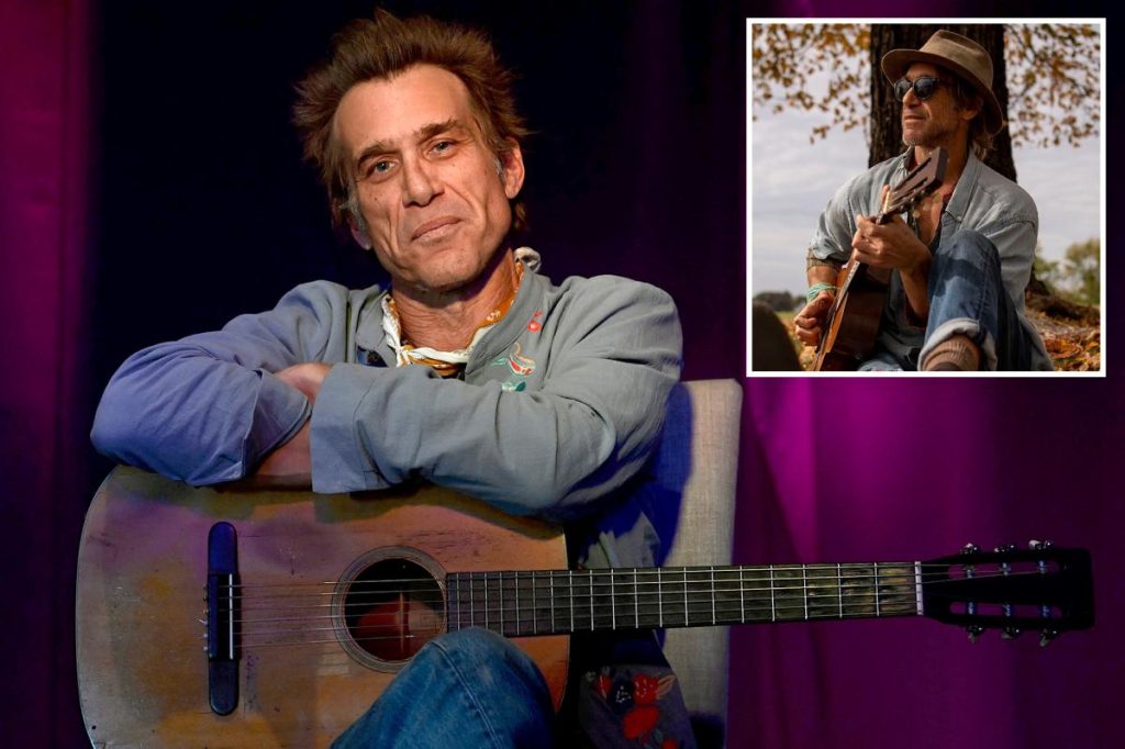 اعتدى على مغني الريف “تود سنايدر”، وألغى جولته – وتم القبض عليه