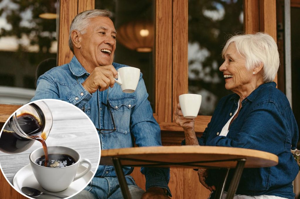 قد تساعد 3-4 أكواب قهوة يوميًا في إبطاء الشيخوخة البيولوجية.