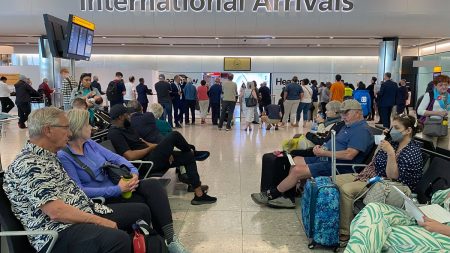 يُطلب من زوار المملكة المتحدة تصريح سفر إلكتروني (ETA) بقيمة 19 يورو، وسقط المئات ضحية لعمليات احتيال.