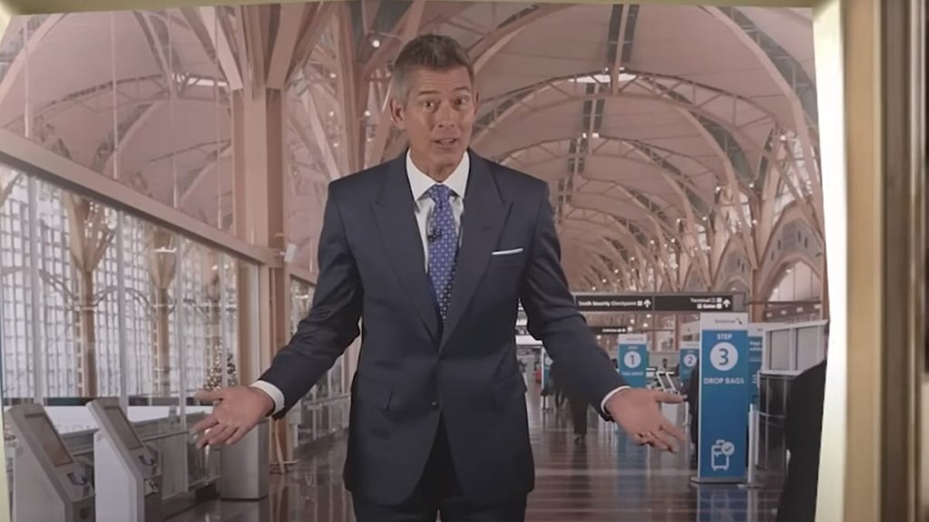 وزير النقل الأمريكي يحث الركاب على ارتداء ملابس محتشمة وسط انتقادات.