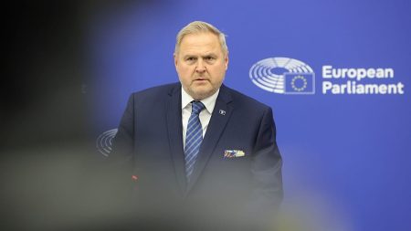 أوروبيون يتهمون الأمريكيين بتصديق أقوال بوتين، على لسان نائبة ومسؤولة سابقة.