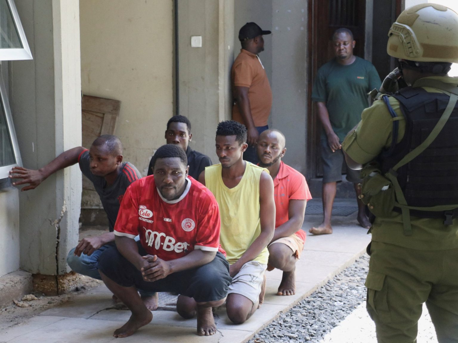 تنزانيا تحجز قياديا معارضا بينما تواجه مئات التهم بالخيانة