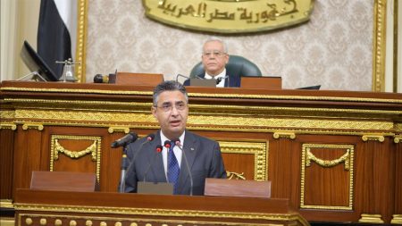 وزير التموين يبحث مع رئيس سلامة الغذاء متابعة آليات الرقابة على الأسواق