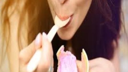 أضرار تناول الطعام البارد.. يجهد المعدة والجهاز الهضمي .. صعوبة امتصاص العناصر الغذائية.. يضعف المناعة