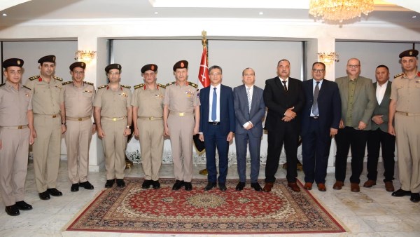 إدارة الإشارة للقوات المسلحة توقع عددا من عقود الاتفاق مع القومية للأنفاق والبحر الأحمر لمحطات الحاويات وقناة السويس للحاويات