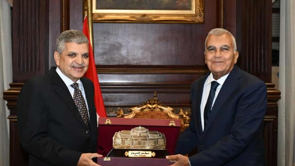 تفاصيل لقاء رئيس الشيوخ مع أسامة ربيع