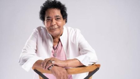 هيغني في قطر.. حقيقة تعرض محمد منير لوعكة صحية ونقله للمستشفى