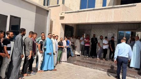 إقبال كثيف على لجان الاقتراع بدبي في انتخابات مجلس النواب 2025