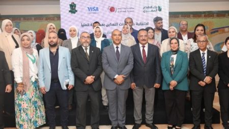 تكريم صغار المزارعين ومربيات الدواجن بالمنيا