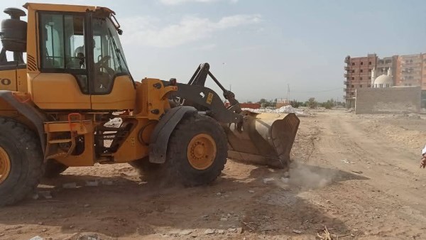 إزالة 20 تعديا على أراضى زراعية في مركز قنا