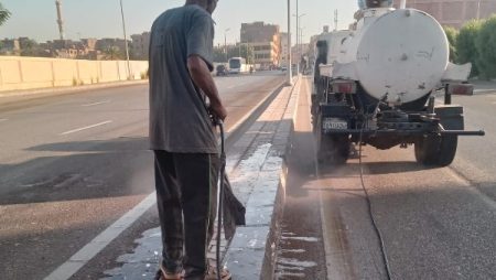 حملة نظافة لرفع كفاءة شوارع حي جنوب الأقصر ولتحسين المظهر الحضاري للمدينة