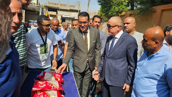 محافظ الأقصر يفتتح سوق اليوم الواحد رقم 40 بمركز الزينية ويتفقد مركز خدمة المواطنين