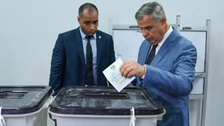 محافظ الإسكندرية يُدلي بصوته في انتخابات مجلس النواب 2025