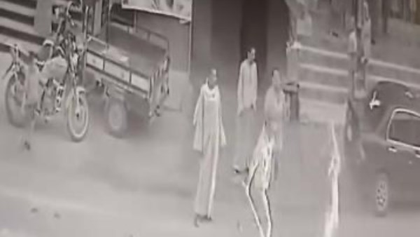 القبض على عامل تعدى على شقيقة والده بعصا خشبية بالفيوم