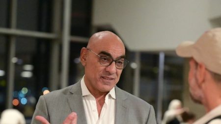 هشام نصر وجون إدوارد يدعمان لاعبي الزمالك قبل مواجهة بيراميدز