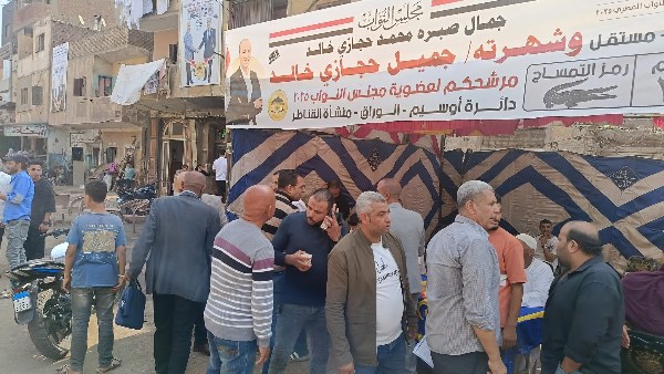 الأغاني الوطنية تشعل حماس الناخبين في منشأة القناطر