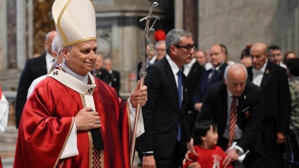 البابا لاون في قداس عن راحة قداسة البابا فرنسيس: رجاؤنا لا ينظر إلى الأرض بل إلى الله