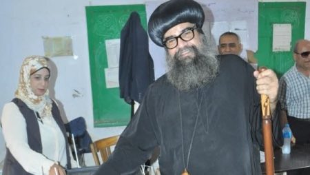 أساقفة الكنيسة القبطية الأرثوذكسية يؤدون واجبهم الانتخابي في المرحلة الأولى للبرلمان | صور