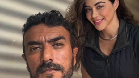 أحمد العوضي يشارك صورًا من كواليس مسلسله «علي كلاي»