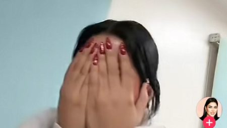 جوزي بيموت ادعو له.. زوجة إسماعيل الليثي تستغيث بعد تعرضه لحادث مروع